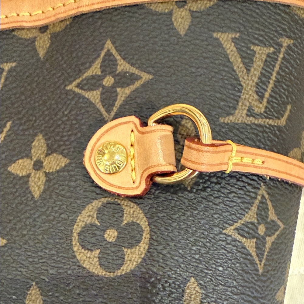Louis Vuitton Neverfull MM 
 Brown Monogram Tote with Pink Interior - Picture 7 of 14